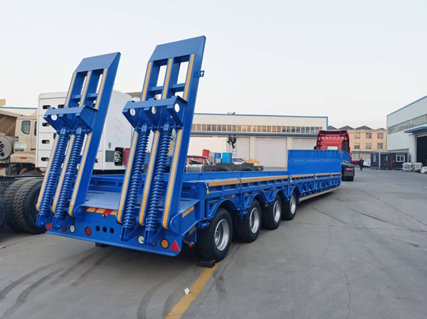  重型低平板半挂车