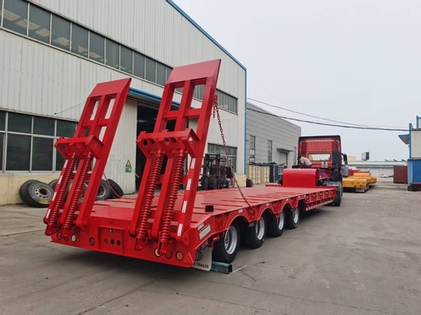  13.75米低平板半挂车