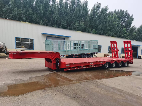  四线八轴低平板半挂车